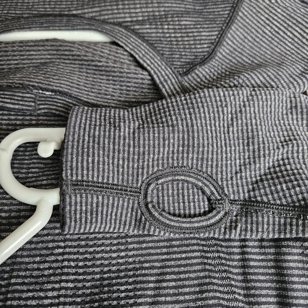 Lululemon Swiftly Tech Long Sleeve  Top Sz 4 Metal Dark Gray Micro Stripe - Picture 6 of 7
